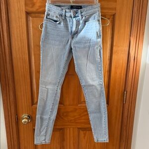 Aeropostale Women's Light Wash Skinny Jeans